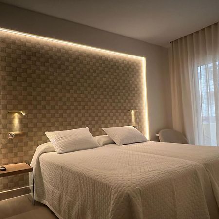 Hotel Restaurant Llansola ซันต์การ์เลสเดลาราปีตา ภายนอก รูปภาพ