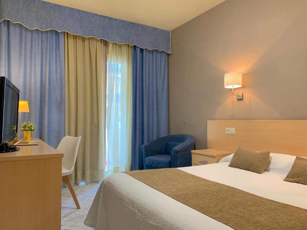 Hotel Restaurant Llansola ซันต์การ์เลสเดลาราปีตา ภายนอก รูปภาพ