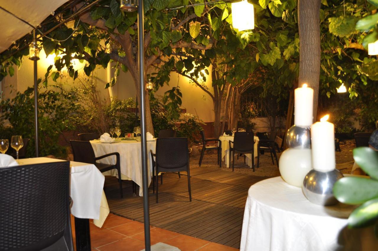 Hotel Restaurant Llansola ซันต์การ์เลสเดลาราปีตา ภายนอก รูปภาพ