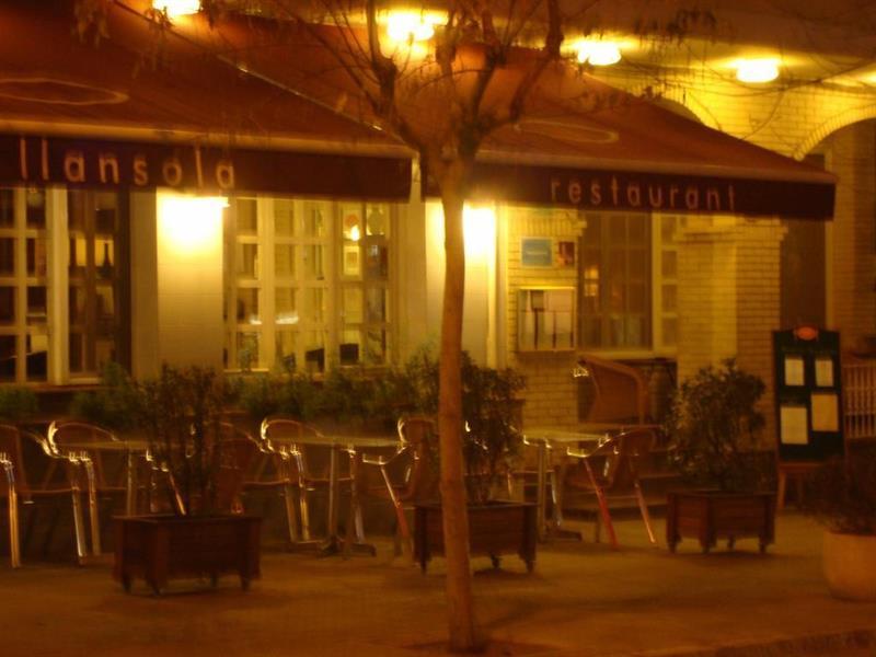 Hotel Restaurant Llansola ซันต์การ์เลสเดลาราปีตา ภายนอก รูปภาพ
