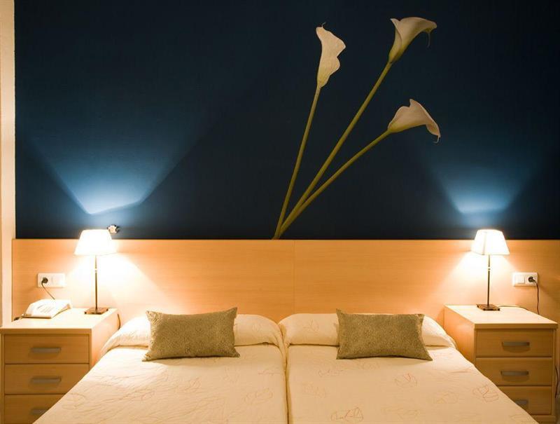 Hotel Restaurant Llansola ซันต์การ์เลสเดลาราปีตา ภายนอก รูปภาพ