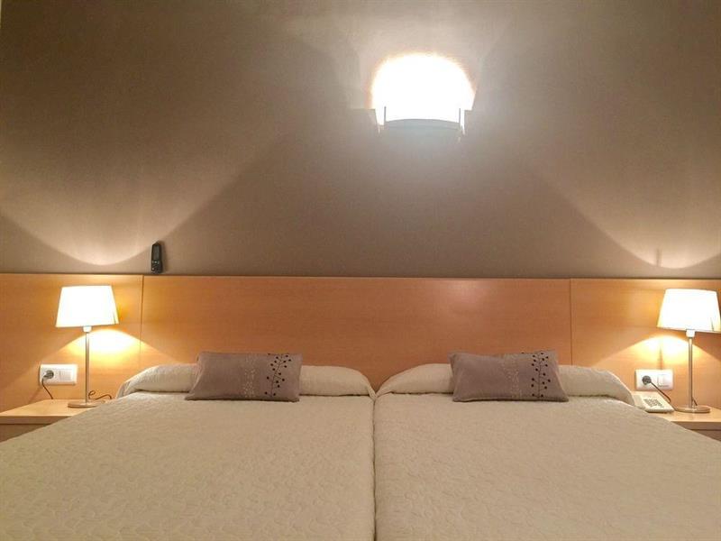 Hotel Restaurant Llansola ซันต์การ์เลสเดลาราปีตา ภายนอก รูปภาพ