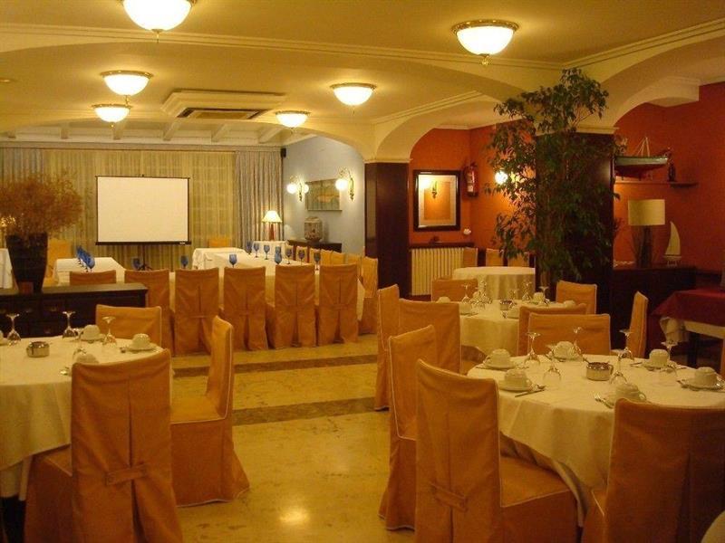 Hotel Restaurant Llansola ซันต์การ์เลสเดลาราปีตา ภายนอก รูปภาพ